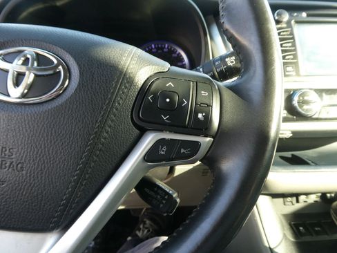 Used 2019 Toyota Highlander Limited image 21