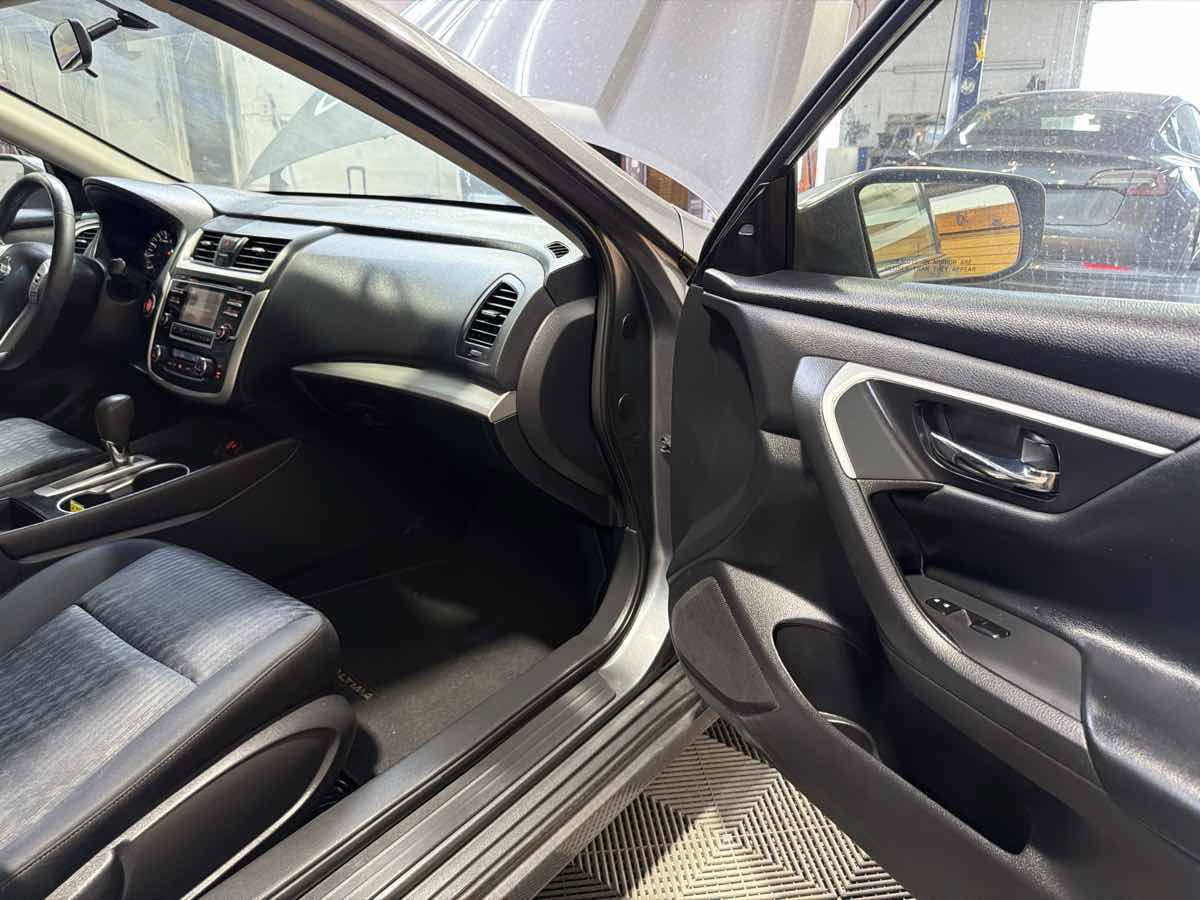 Used 2017 Nissan Altima 2.5 SV FWD image 25