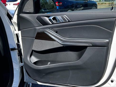 Used 2025 BMW X5 xDrive50e image 25