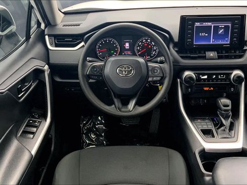 Used 2021 Toyota RAV4 LE AWD/4WD image 6