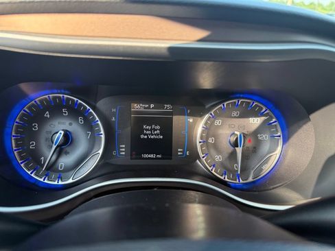 Used 2019 Chrysler Pacifica Touring-L FWD image 25