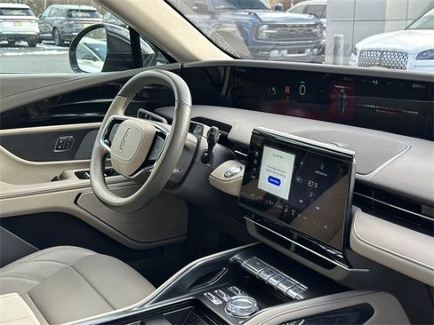 Certified 2024 Lincoln Nautilus Premier image 31