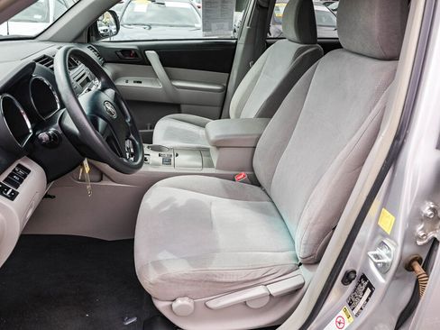 Used 2011 Toyota Highlander 2WD image 9
