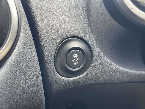 Used 2018 Nissan 370Z Touring RWD image 25