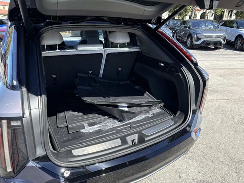 New 2026 Cadillac Optiq Luxury 1 image 12