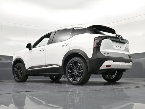 Used 2025 Nissan Kicks SR FWD image 29