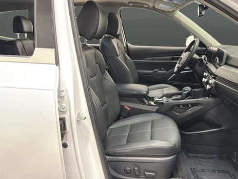 Used 2024 Kia Telluride EX w/ EX Captain's Chair Package AWD/4WD image 22