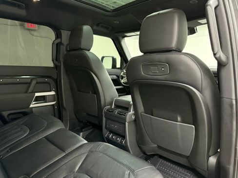 Used 2022 Land Rover Defender 110 S image 42