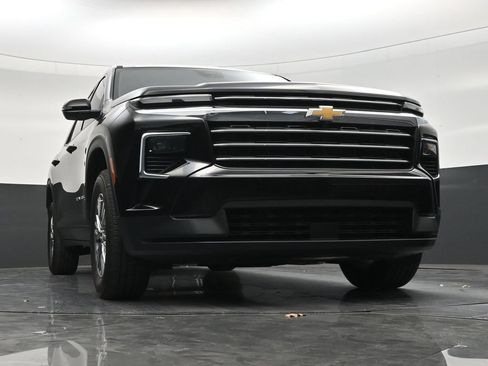 Used 2025 Chevrolet Traverse LT FWD image 25