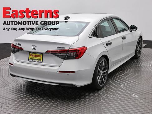 Used 2022 Honda Civic Touring image 5