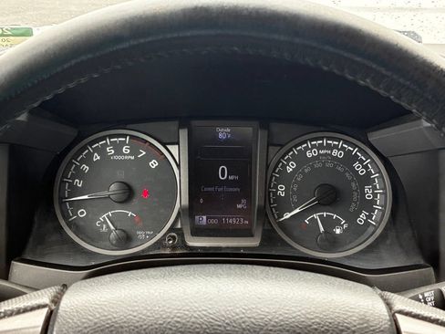Used 2017 Toyota Tacoma SR5 AWD/4WD image 8