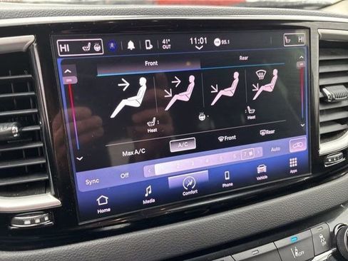 Used 2023 Chrysler Pacifica Touring-L image 22