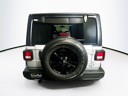 Used 2022 Jeep Wrangler Unlimited Sport AWD/4WD image 7