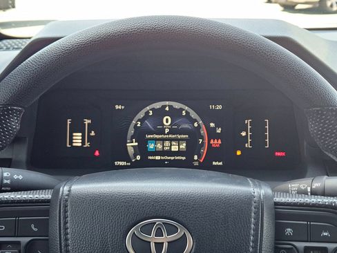 Used 2025 Toyota Tacoma SR AWD/4WD image 17