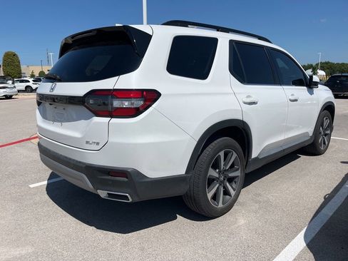 Used 2025 Honda Pilot Elite image 3