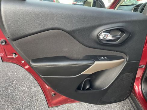 Used 2017 Jeep Cherokee Sport image 13