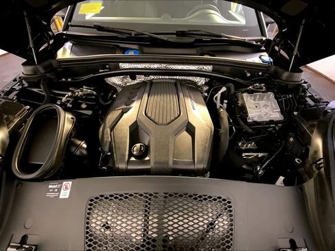 Used 2025 Porsche Macan image 32