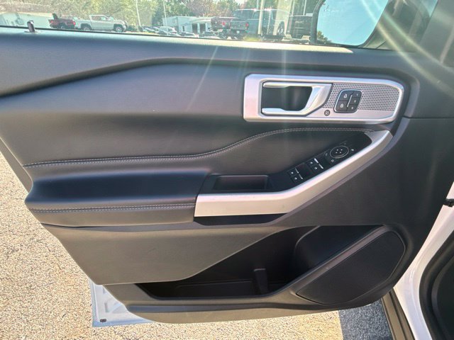 Used 2022 Ford Explorer Limited w/ Equipment Group 301A AWD/4WD image 14
