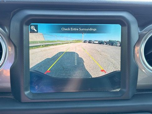 Used 2022 Jeep Gladiator Overland w/ Cold Weather Group AWD/4WD image 23