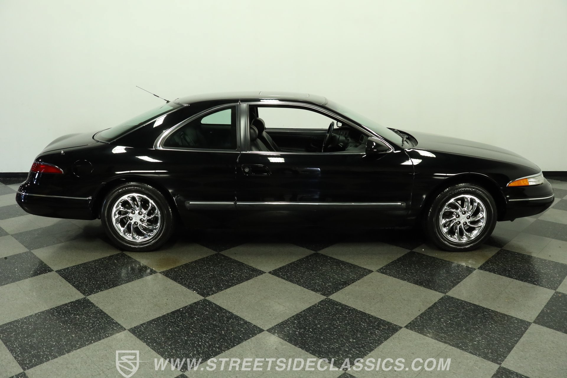 Used 1996 Lincoln Mark VIII RWD image 13