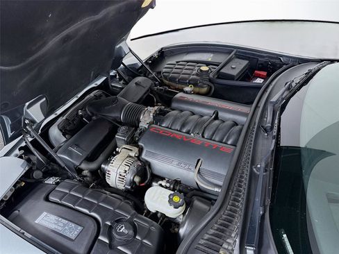 Used 2004 Chevrolet Corvette Convertible w/ Preferred Equipment Group RWD image 18