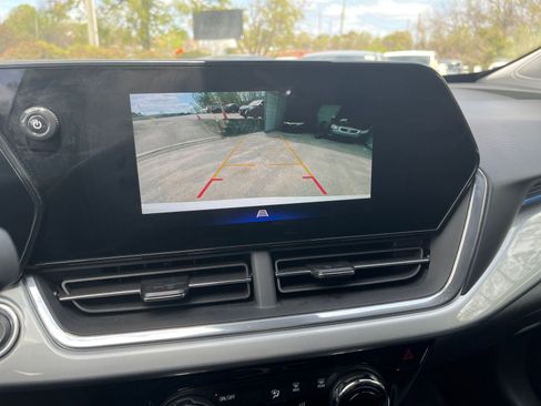 Used 2025 Chevrolet Trax LT w/ LT Convenience Package image 21