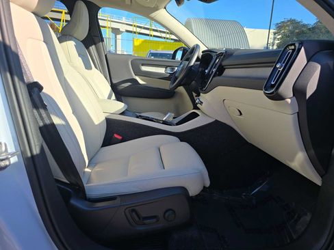 Used 2026 Volvo XC40 B5 Plus AWD/4WD image 11