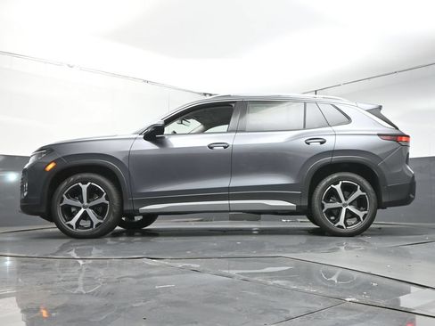 Used 2025 Volkswagen Tiguan SE FWD image 37