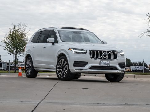 Used 2022 Volvo XC90 T6 Momentum w/ Protection Package Premier image 2