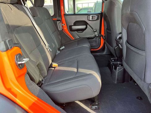 Used 2018 Jeep Wrangler Unlimited Sport image 10