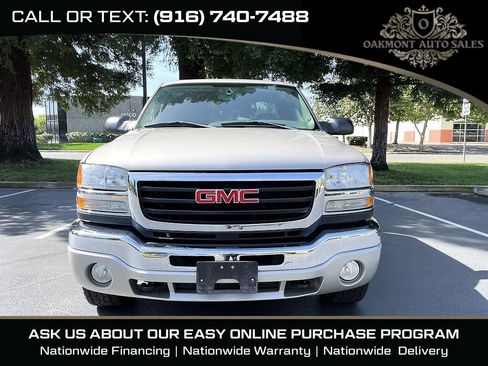 Used 2005 GMC Sierra 2500 SLT w/ Heavy-Duty Power Package AWD/4WD image 2