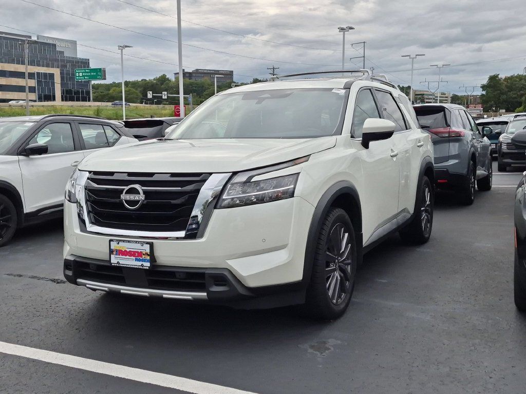 Used 2023 Nissan Pathfinder SL w/ SL Premium Package AWD/4WD image 5