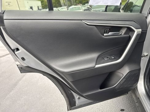 Used 2022 Toyota RAV4 Limited image 10