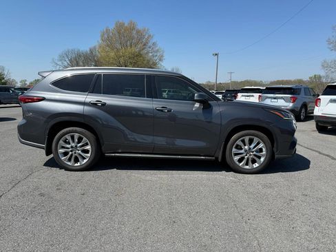 Used 2021 Toyota Highlander Limited image 7