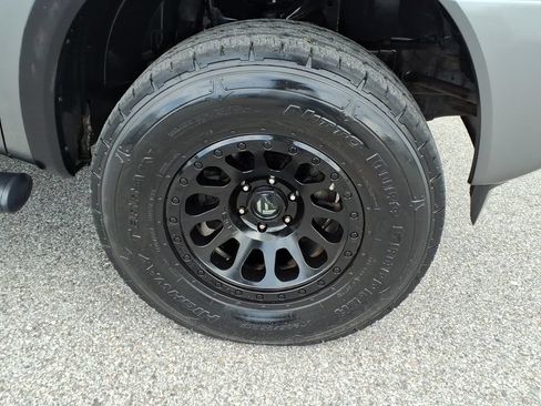 Used 2015 Nissan Titan SV w/ SV Value Truck Package AWD/4WD image 9