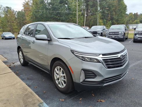 Used 2024 Chevrolet Equinox LT w/ LPO, Floor Liner Package image 3