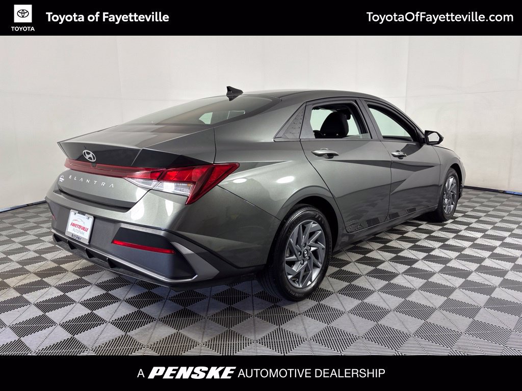 Used 2024 Hyundai Elantra SEL FWD image 5