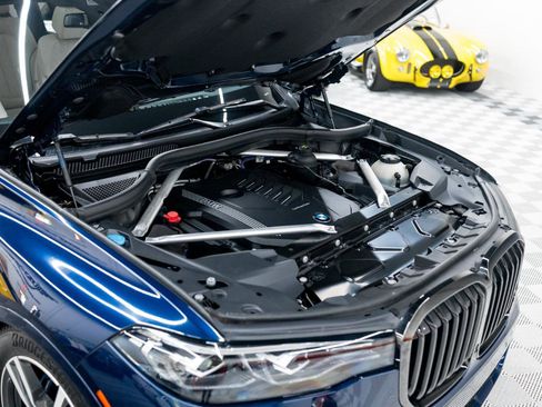 Used 2022 BMW X7 xDrive40i w/ M Sport Package AWD/4WD image 92