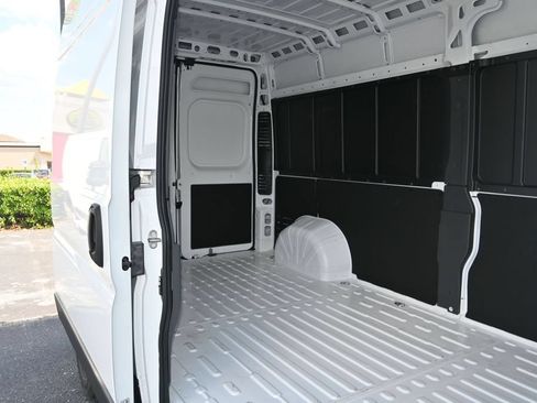 Used 2026 RAM ProMaster 2500 w/ Convenience Group FWD image 17