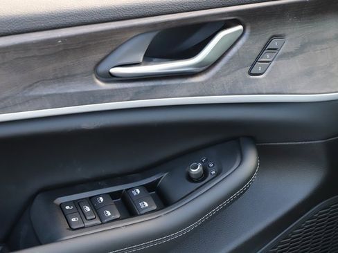 New 2025 Jeep Grand Cherokee Limited image 15