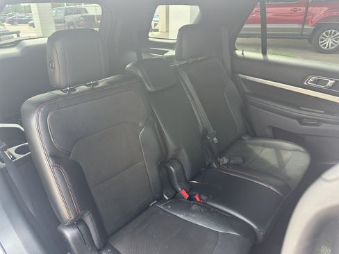 Used 2018 Ford Explorer XLT w/ XLT Appearance Package AWD/4WD image 33