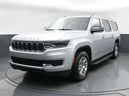 Used 2024 Jeep Wagoneer L 4WD image 1