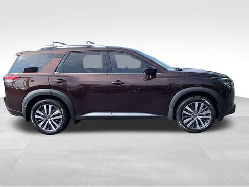 Used 2022 Nissan Pathfinder Platinum w/ Lighting Package (N92) AWD/4WD image 6