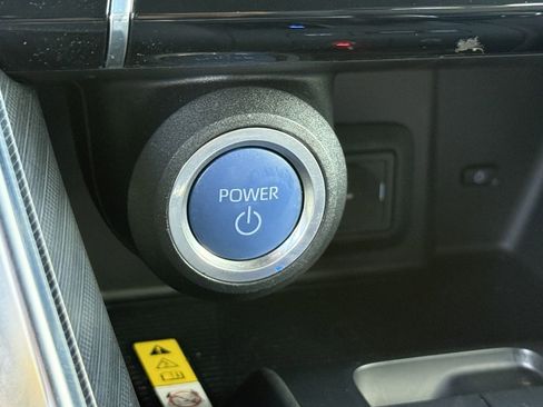 Certified 2021 Toyota Venza Limited image 29