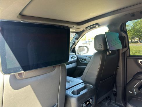 Used 2021 Chevrolet Suburban RST w/ Luxury Package image 21