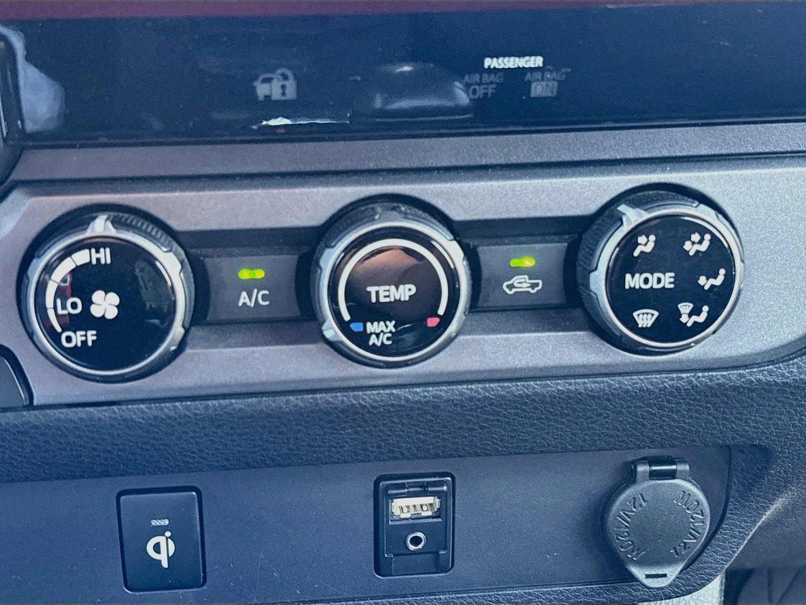 Used 2016 Toyota Tacoma TRD Sport w/ Towing Package RWD image 12