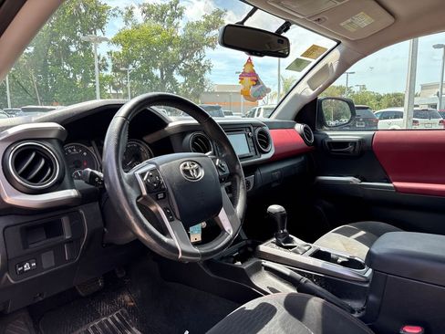 Used 2017 Toyota Tacoma SR5 w/ Tow Package RWD image 6
