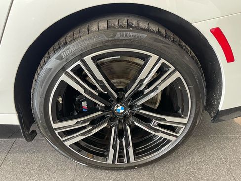 Used 2024 BMW i7 xDrive60 AWD/4WD image 22
