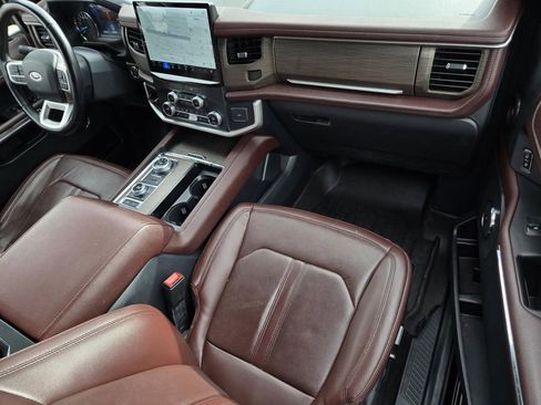 Used 2022 Ford Expedition Limited image 7