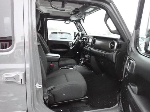 Used 2020 Jeep Gladiator Sport w/ Quick Order Package 24S image 9